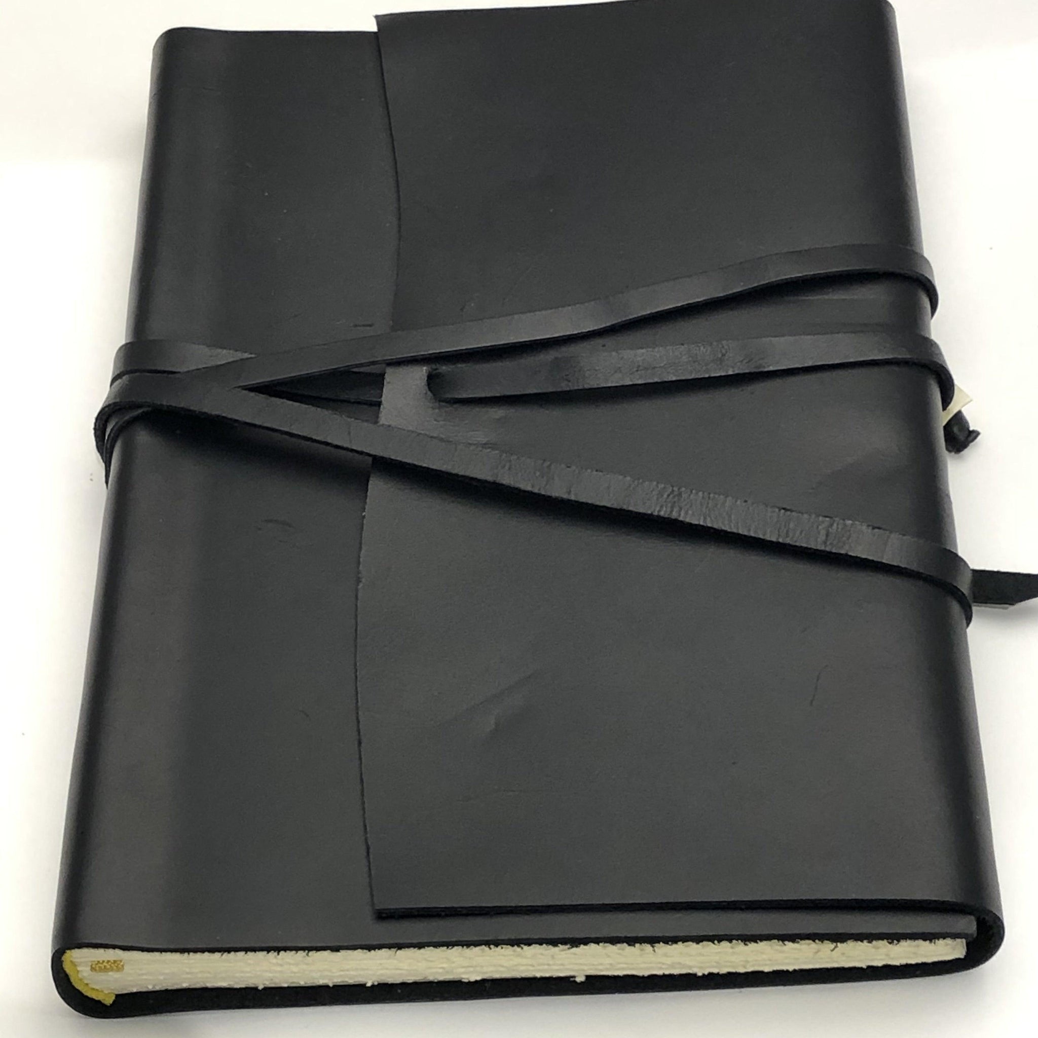 Wrap Leather Journal Medioevalis Black Medium - Handworks Nouveau Paperie